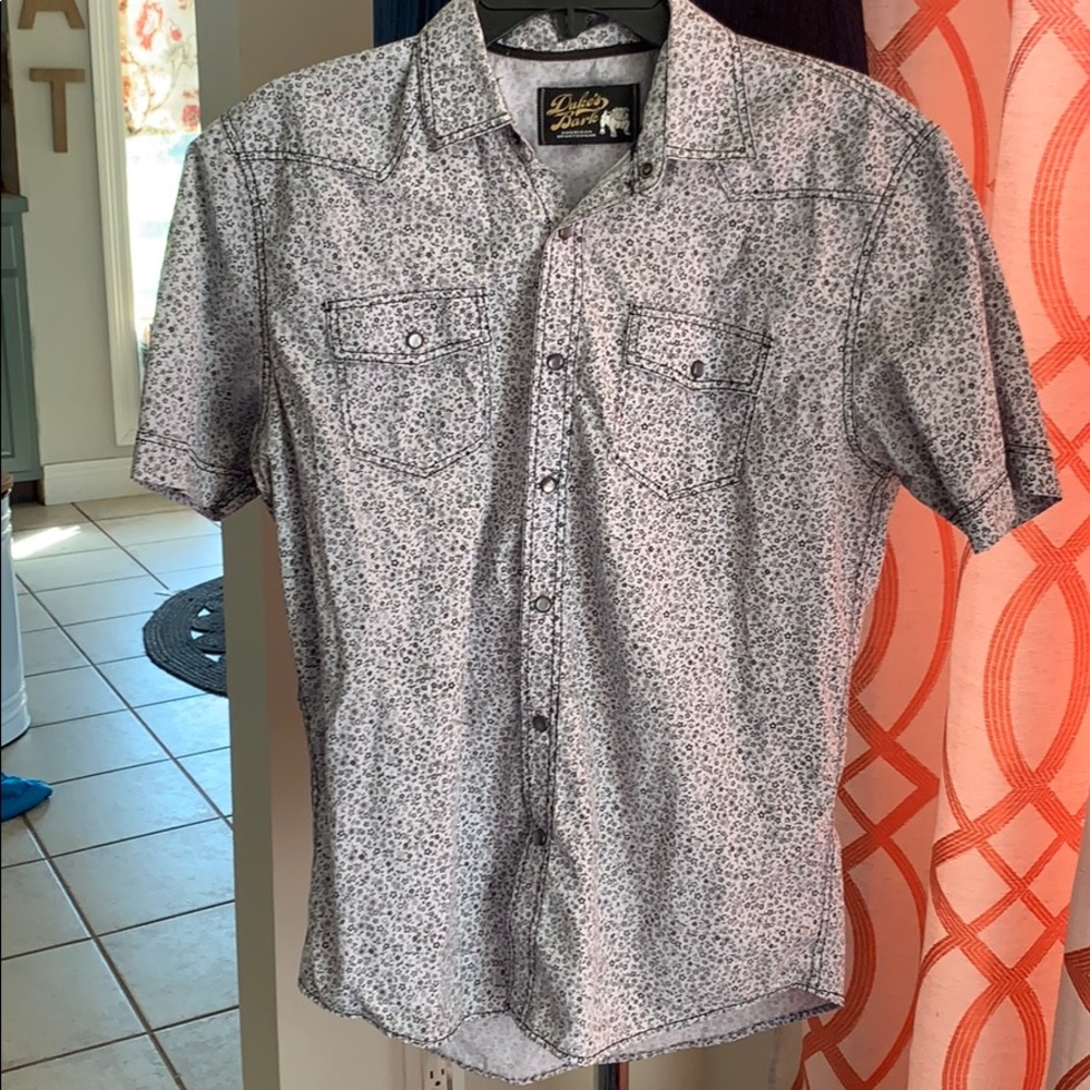 Men’s button up size medium